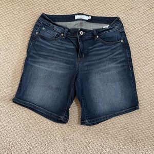 Torrid dark wash Bermuda short size 12.